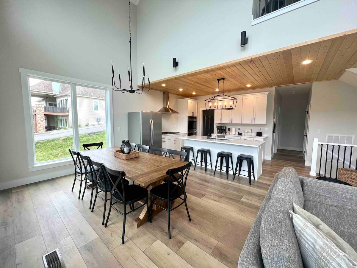 Dining area and kitchen for shared meals at the Norris Lake retreat cottage